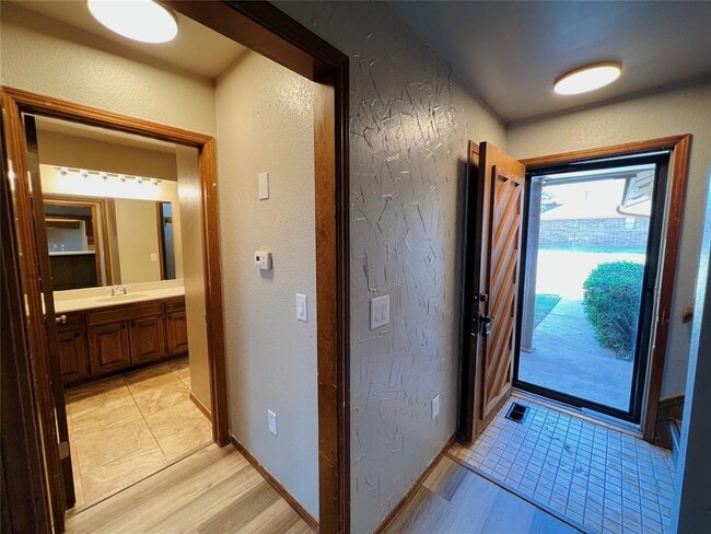 Building Photo - 213 Woodbridge Cir