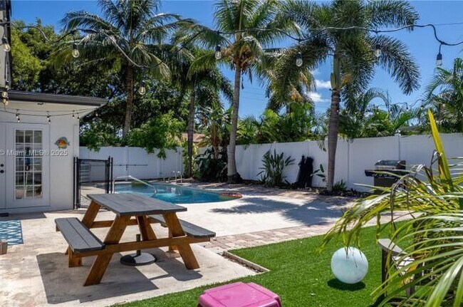 Building Photo - 1116 SE 13th Ct