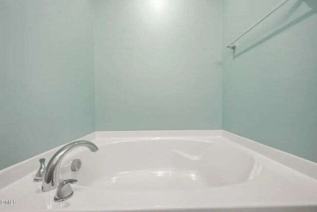 Building Photo - Lease OR Lease to Own