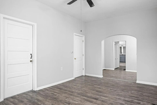 Building Photo - 1526 Lawton Ave