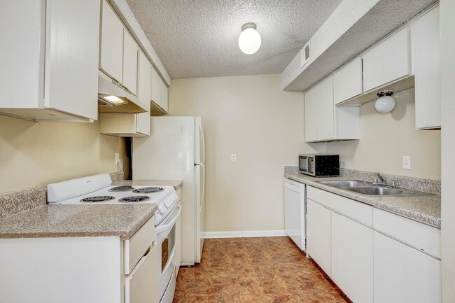 Building Photo - 2408 Longview St