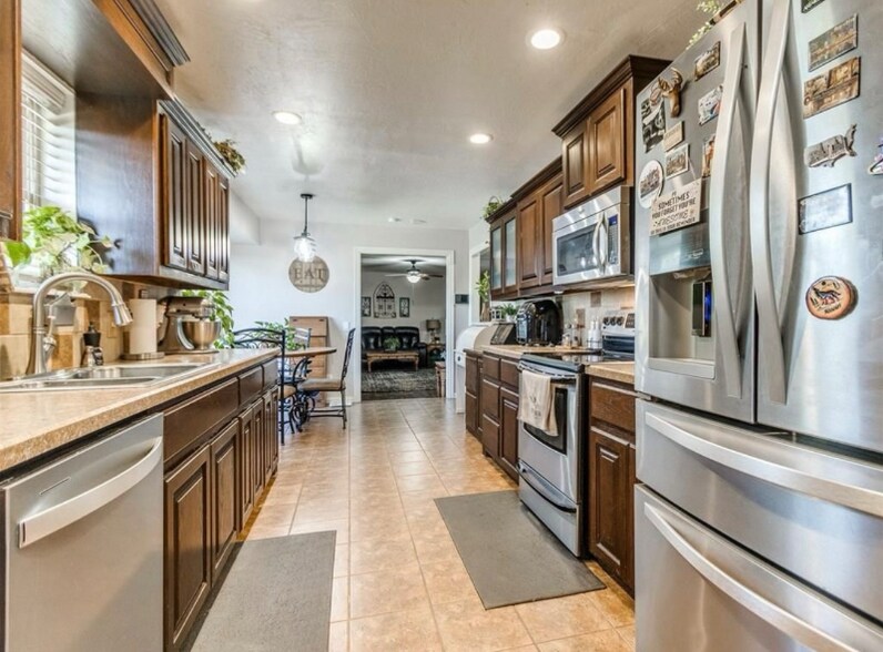 Building Photo - 814 Hickory Stick Dr