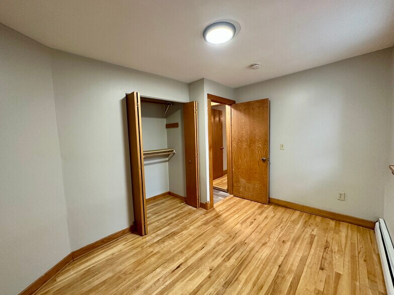 Building Photo - 2518 Emerson Ave S