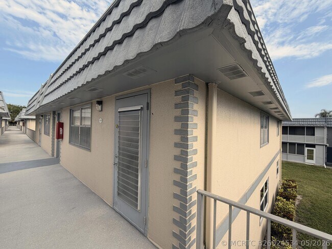 Building Photo - 419 Brittany Dr