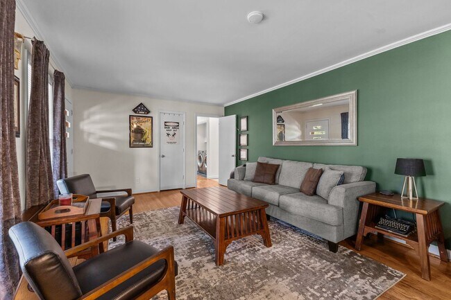 Building Photo - 2125 Forest Hills Dr