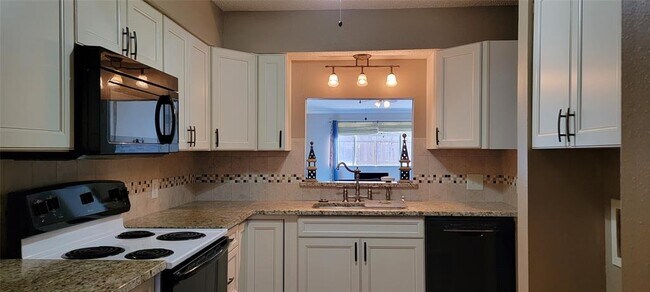 Building Photo - 6604 Montauk Dr