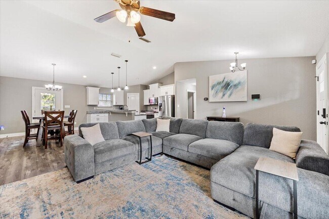 Building Photo - 5424 Maverick Ln