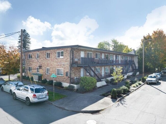Building Photo - 1 bedroom available now!! Mid town!