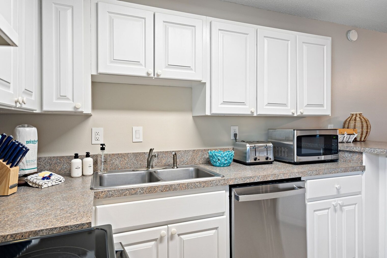 Building Photo - 215 Venus Ct