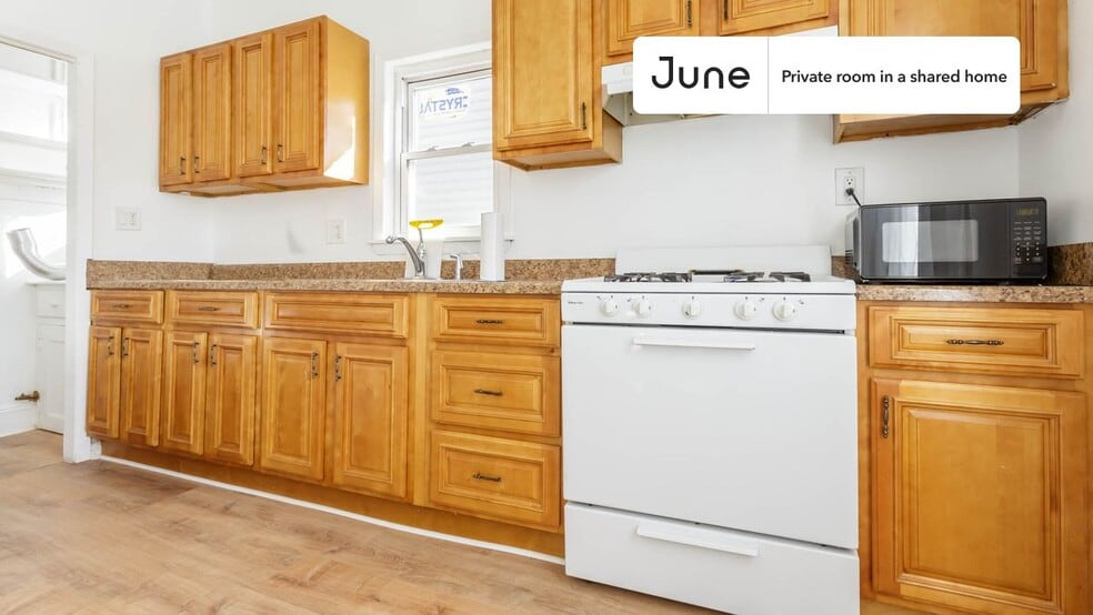 Building Photo - Room in Shared 4 bed/1 bath home