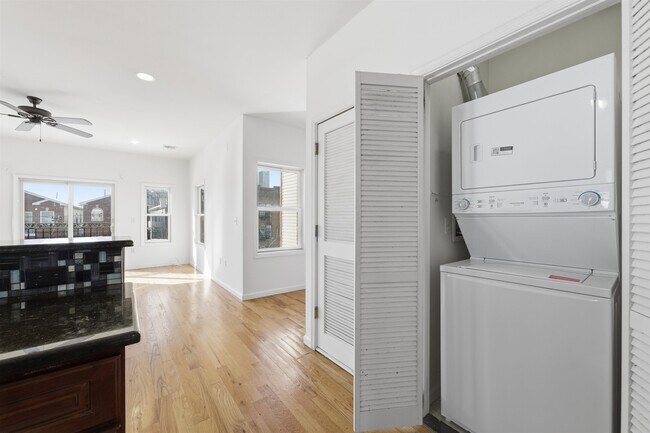 Building Photo - 54 Laidlaw Ave