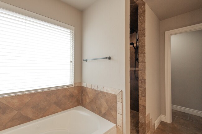 Building Photo - 2124 New Brook Dr