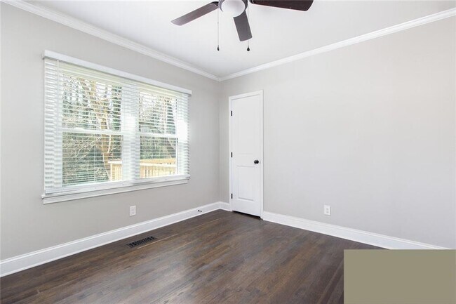 Building Photo - 626 Burbank Cir