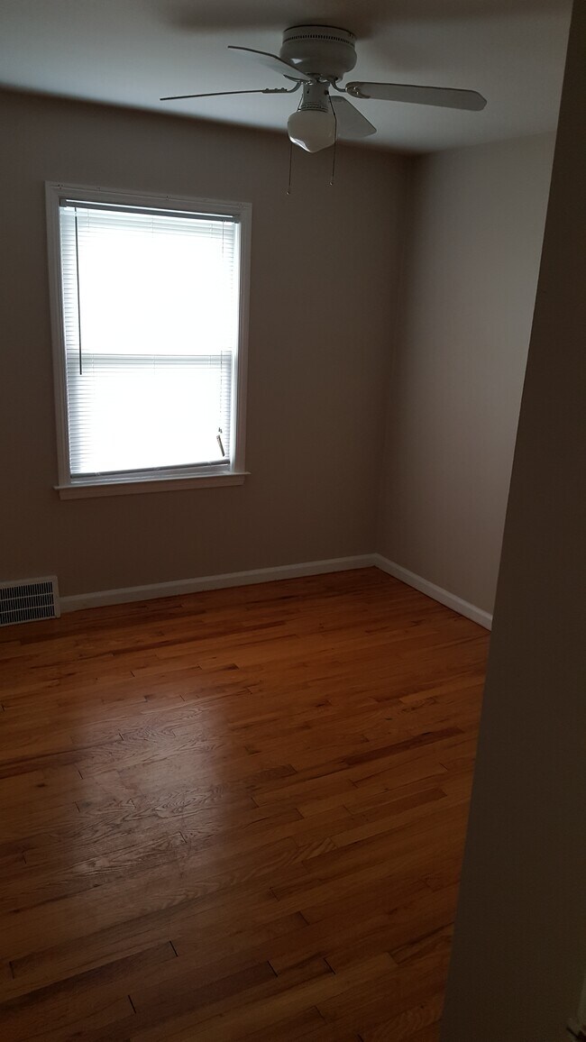 Building Photo - 13660 Manhattan St