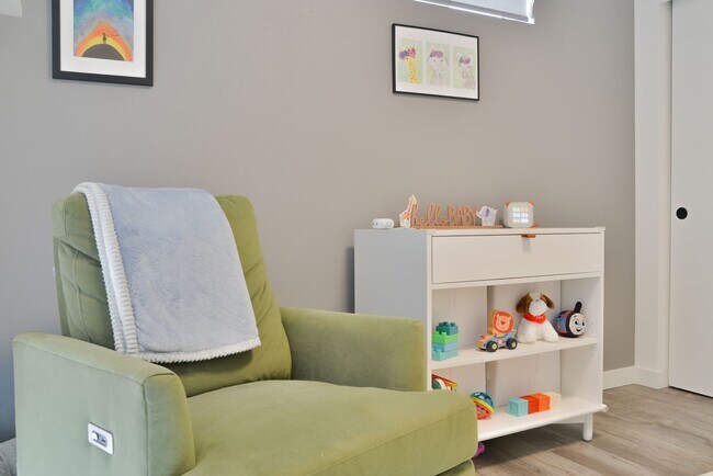 Building Photo - Modern 3 bed/ 2.5 bath townhome in Ballard!
