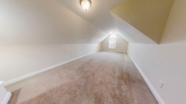 Building Photo - Spacious Home in Mill Creek