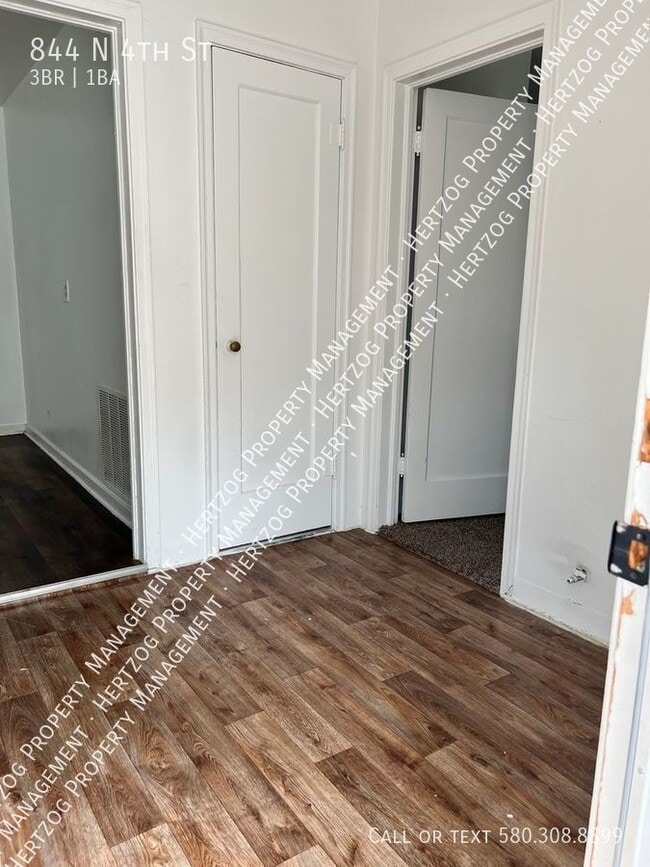 Building Photo - 844 N 4th St