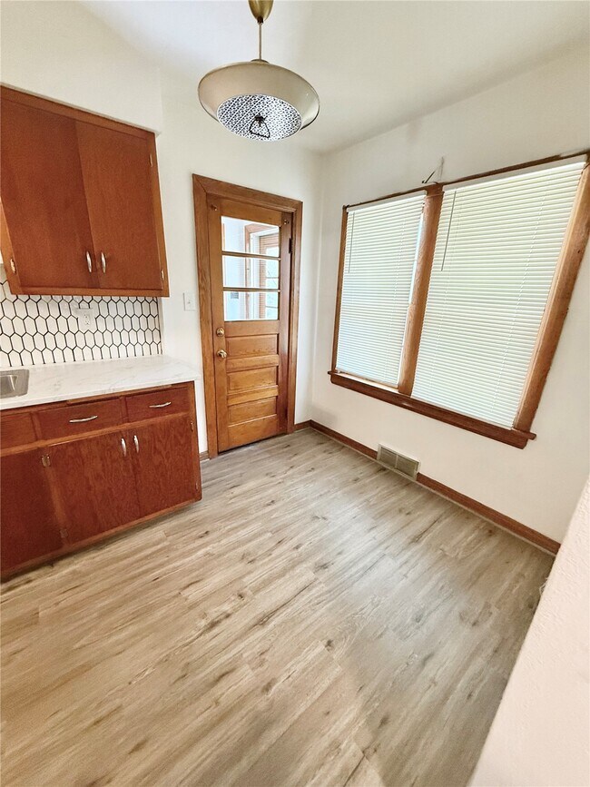Building Photo - 1308 Caseyville Ave