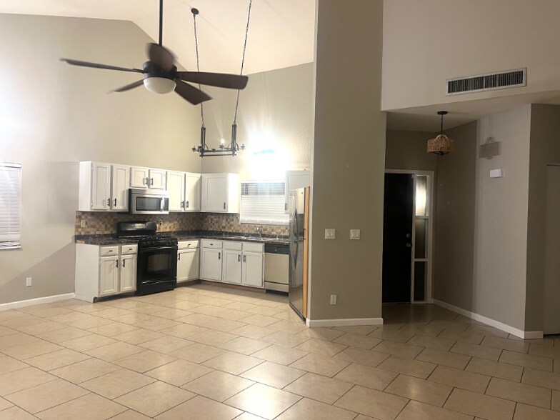 Building Photo - 3001 W Hampshire Ct