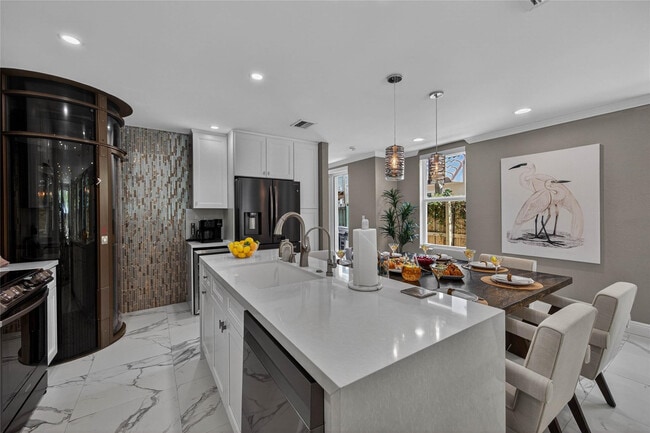 Building Photo - 1215 NE 1st St