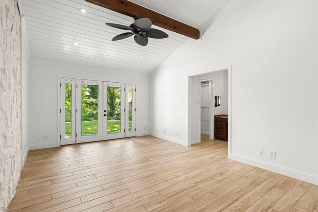 Building Photo - 2404 Coral Ridge Cir