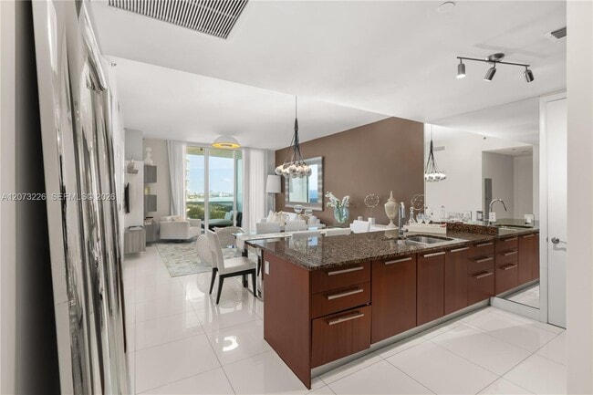 Building Photo - 15811 Collins Ave