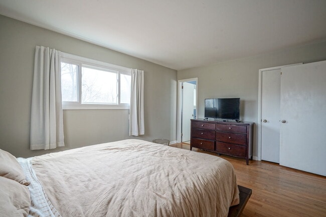 Building Photo - 1005 Chevy Chase Ln