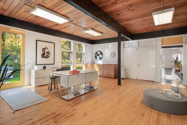 Building Photo - 431 Valley Rd