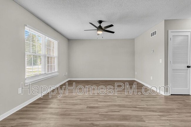 Building Photo - 5737 Dewsbury Ln