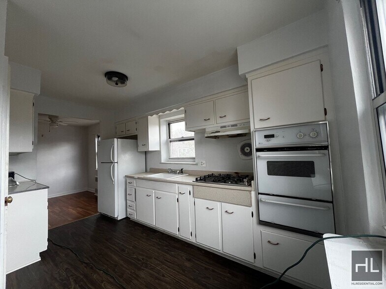 Building Photo - 70 STREET