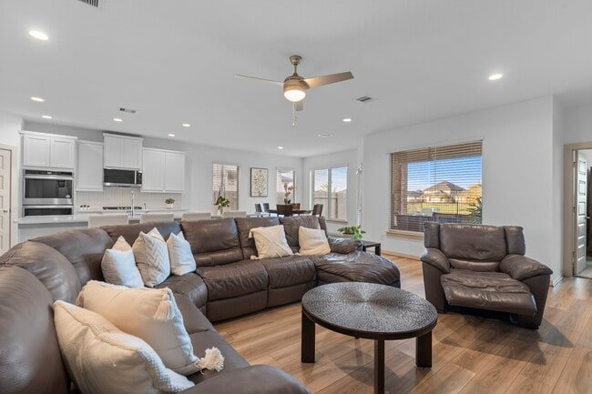 Building Photo - 28410 Hannahs Harbor Ln