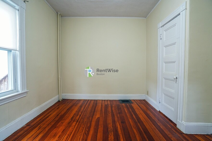 Building Photo - 88 Gardena St