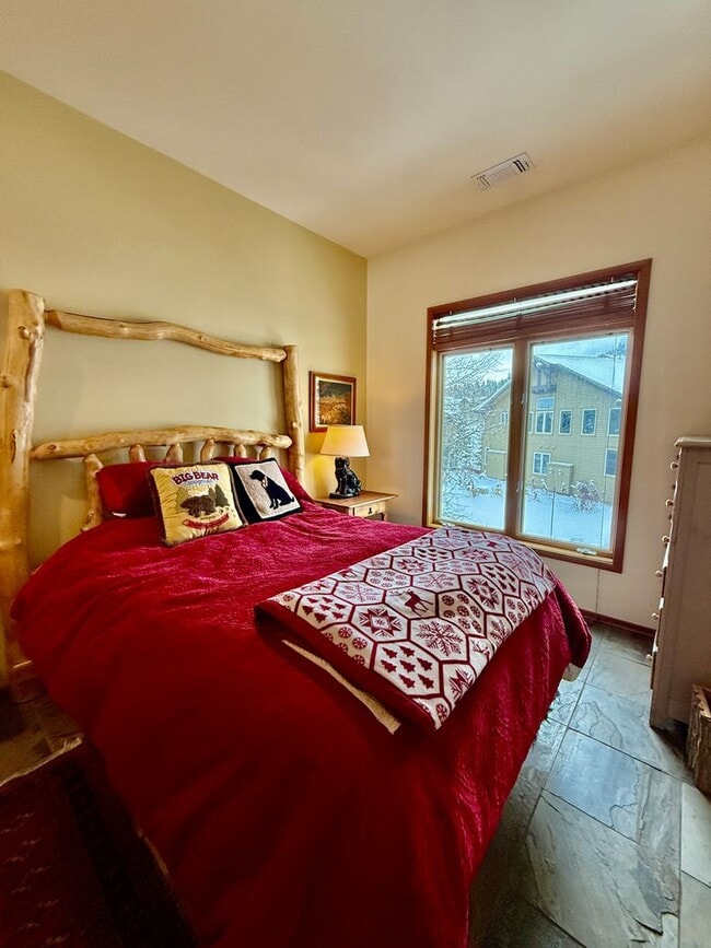 Building Photo - Snowcreek V – Stunning 4 Bed, 3 Bath Corner Unit