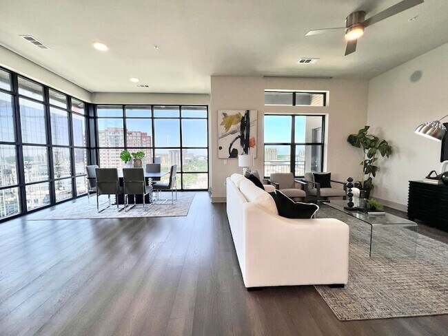 Building Photo - 3330 Oak Grove Ave