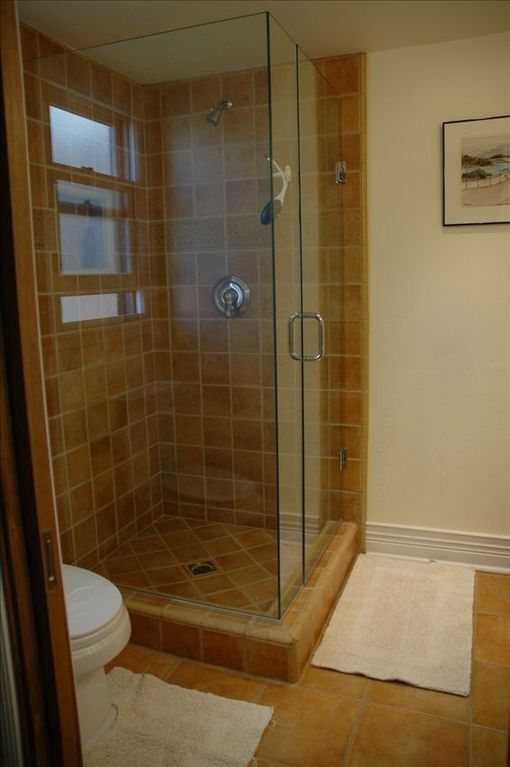 Upstairs bath with shower - 501 Beach Dr