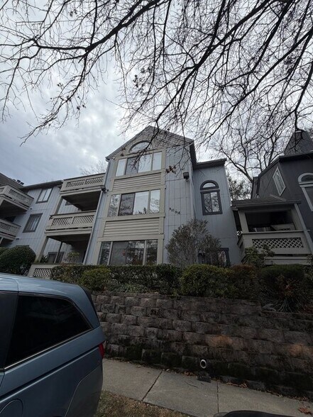 Building Photo - 916 Windbrooke Dr