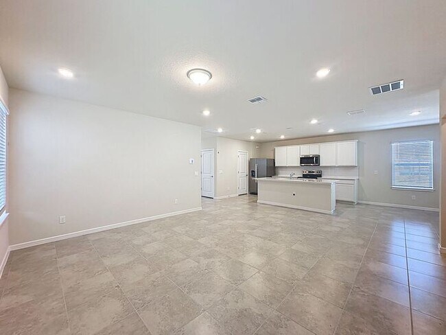 Building Photo - Tohoqua Beauty!