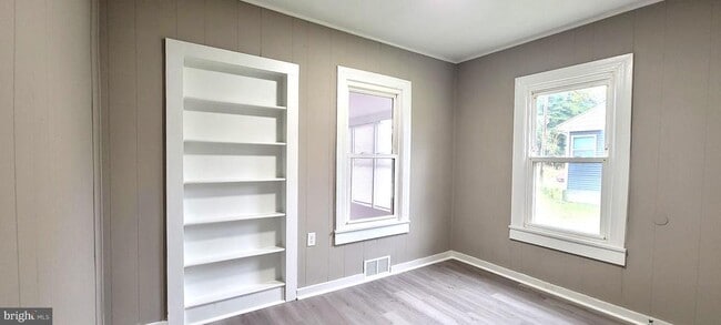 Building Photo - 104 Middleneck Ln