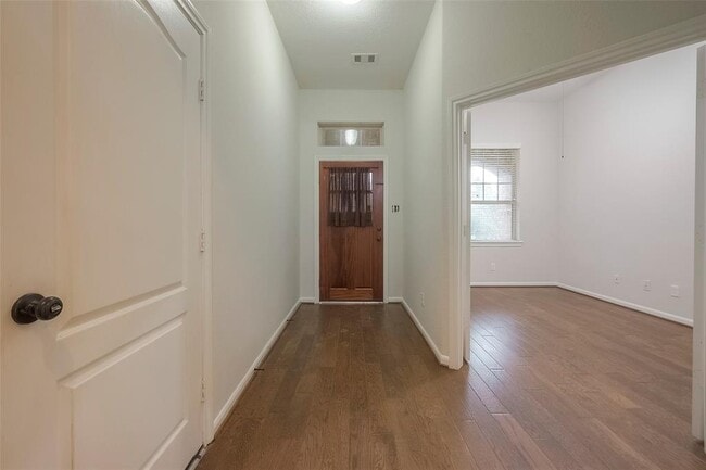 Building Photo - 3 Tidwillow Pl
