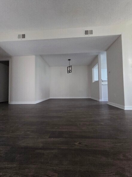 Building Photo - 6043 Green Forest Dr