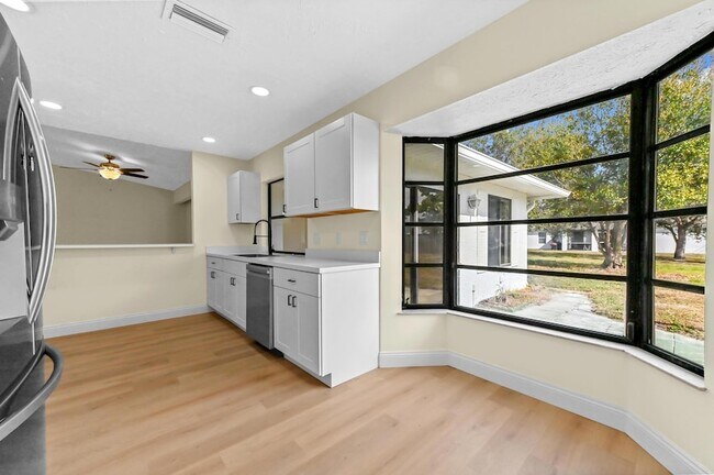 Building Photo - 571 SE Anchor Ln