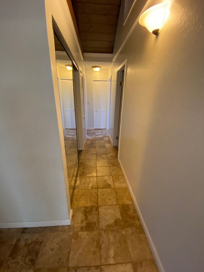 Building Photo - For Rent - 94-498 Hokuili St.