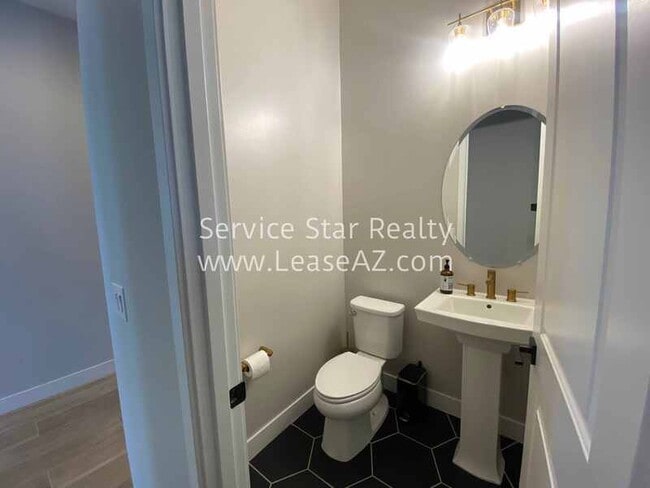 Building Photo - 9607 E Solina Ave