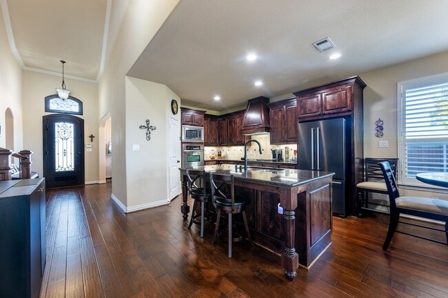 Building Photo - 810 Miramar Dr