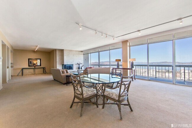 Building Photo - 2200 Sacramento St