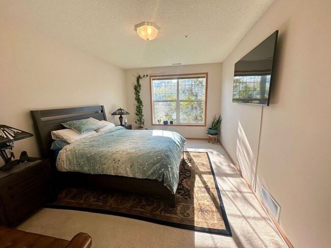 Building Photo - Modern 2-Bedroom Condo with Balcony & Heat...