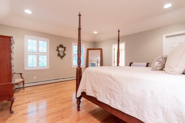 Building Photo - 12 Morningstar Dr