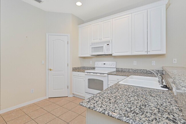 Building Photo - ** NOW AVAILABLE ** Villa in Bella Terra  - 2bed/2 bath plus den