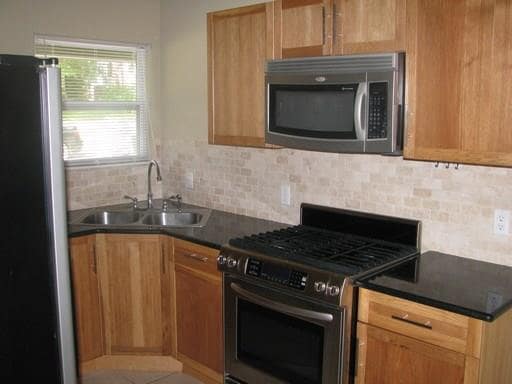 Building Photo - 907 W 30th St