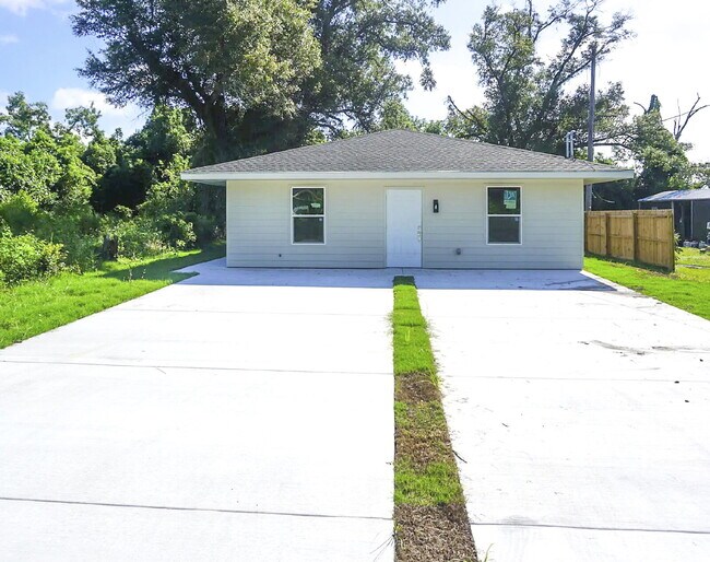 Building Photo - 148 Claire Ave